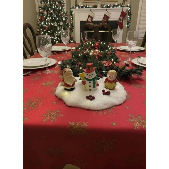 Vintage Christmas Kissing Santa & Mrs. Claus Salt and Pepper Shaker - Festive Ho - Picture 6 of 6